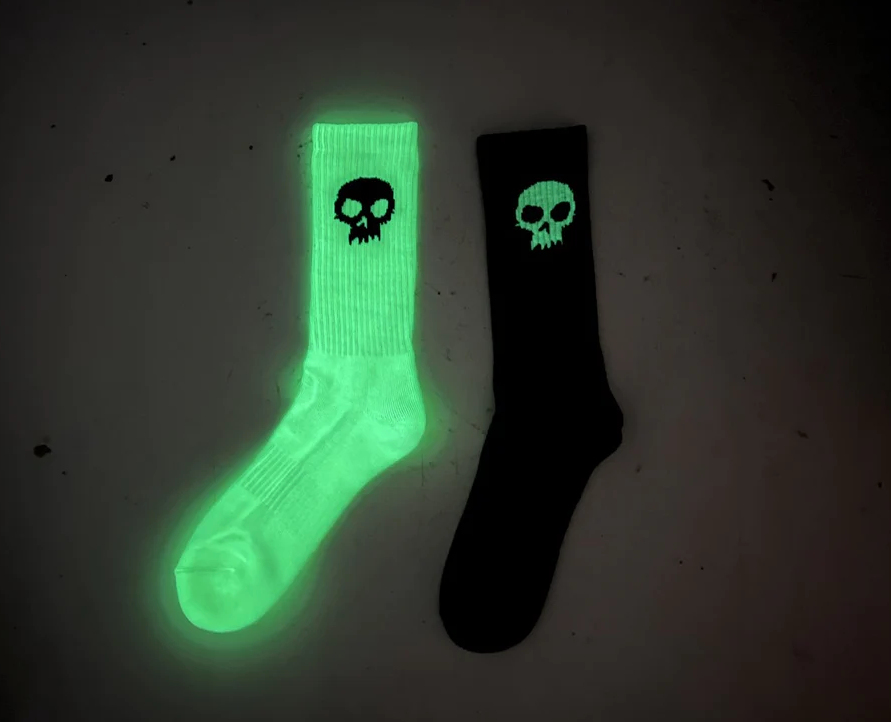 Zero Single Skull Crew Socks Glow in the Dark Black2.png